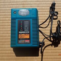 中古マキタ充電器DC1439あげます