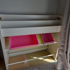 おもちゃ収納棚の画像