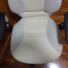 オフィスチェアー