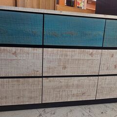3段チェスト　木目×ブルー　幅(W)1350mm × 奥行(D)...