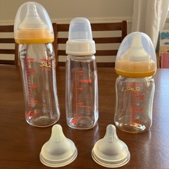 哺乳瓶とマグマグの画像