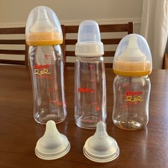 哺乳瓶とマグマグの画像