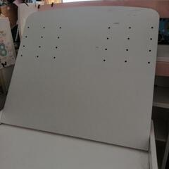 難あり急募☆机、学習机小さめ☆白とピンク後ろの板を取り付けるネジが見当たりませんの画像