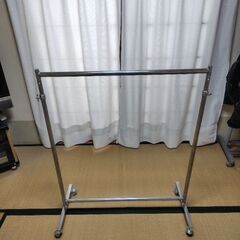 ハンガーラックの画像