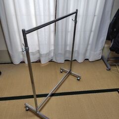 ハンガーラックの画像