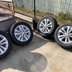 値下げしました　スタッドレスタイヤ　ほぼ新品　225/60R17...
