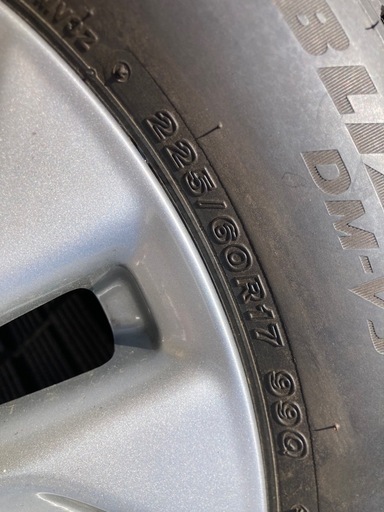 値下げしました　スタッドレスタイヤ　ほぼ新品　225/60R17 ホイール綺麗
