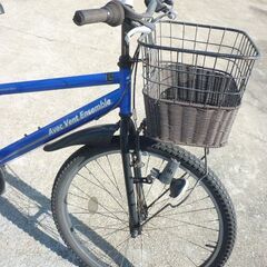 中古 マウンテンバイク 26インチ Avec Vent Ensemble アヴェックヴァン ホームセンターカインズホームブランド スポーツ車 2013年頃の製品 軒下保管品 ブルー 簡易クリーニング済 パンク無し 前ダイナモライトは点灯せず（要修理or交換） 経年劣化 ブレーキ効き弱い 変速ギアあり 電動アシスト車ではありませんの画像