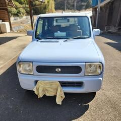 スズキラパンの水色と白のツートンカラーの画像