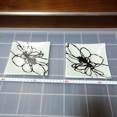 ガラスのお皿　2枚セット　小皿　花柄　プレート