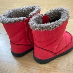 赤いキャンパス素材のキッズブーツ 13㎝の画像