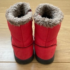 赤いキャンパス素材のキッズブーツ 13㎝の画像