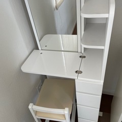 鏡付きドレッサーの画像