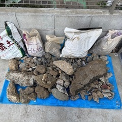 瓦礫・岩・コンクリート片・石
