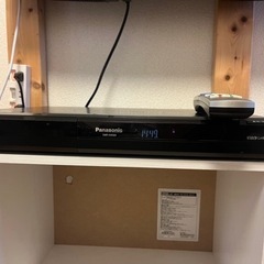 パナソニックのテレビ、レコーダー、棚、2×4の突っ張り木