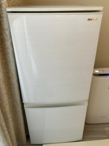 シャープ製冷蔵庫 扉左右付替可能