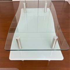 ガラステーブルの画像