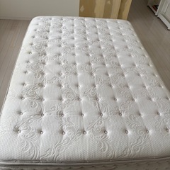 ダブルベッド
の画像