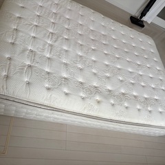 ダブルベッド
の画像