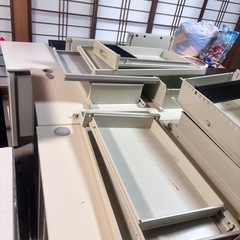 事務デスク鍵付き　色々