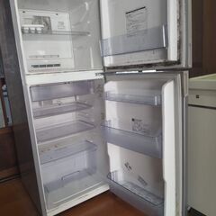 2003年製２ドア東芝冷蔵庫１３７Lの画像