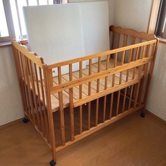 ベビーベッド（マットレス付き）