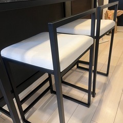 大理石風テーブル・椅子の画像