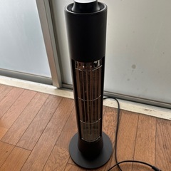 小型電気ストーブ（ちょっと足元に）