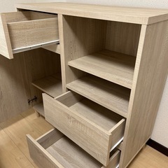 キャビネット 収納 棚の画像