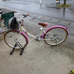 24インチ 自転車 ヘルメット付き 変速ギアあり【浜村鹿野温泉ICから3分 買取本舗 宮本リサイクル 営業時間9～19時 定休日水曜のみ←連絡できませんm(_ _)m】の画像