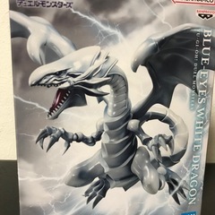 ブルーアイズ　青眼の白龍　フィギュア