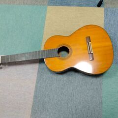 YAMAHAクラシックギター裏板の状態悪いです