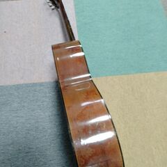 YAMAHAクラシックギター裏板の状態悪いですの画像