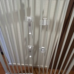 突っ張り棒ペットベビーゲートの画像