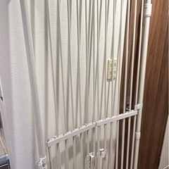 突っ張り棒ペットベビーゲートの画像