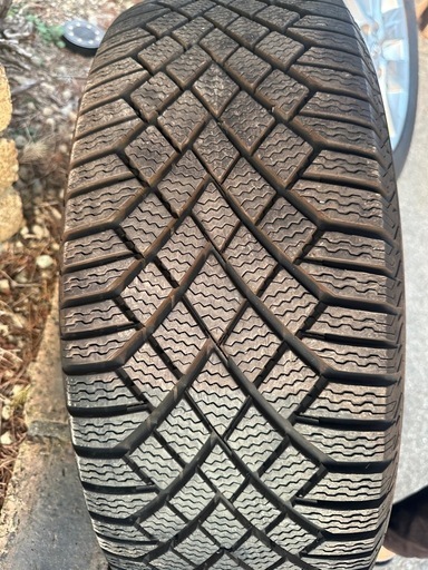 2018年製造　コンチネンタル　Viking Contact7　235/60R18　4本セット
バリ山　ラジアルタイヤ235/60R/