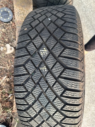 2018年製造　コンチネンタル　Viking Contact7　235/60R18　4本セット
バリ山　ラジアルタイヤ235/60R/