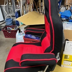 とってもきれいな両袖付きレーサー座イスは如何ですか？の画像