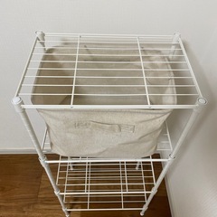 美品スチールラックと無印良品　帆布バスケットの画像