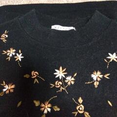 可愛い刺繍のトップスの画像