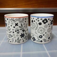 マグカップ　2個セット　猫　ハリネズミ　花　北欧柄の画像