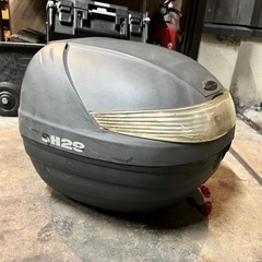 ★ 汎用　リアボックス トップケース SHAD バイク ブラック　ステー付き　土台有り　鍵2本　原付　原付き　小型　スクーター　の画像