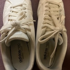 adidasスニーカーの画像