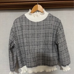 再度の値下げ♡レディースフリル付きセーターの画像