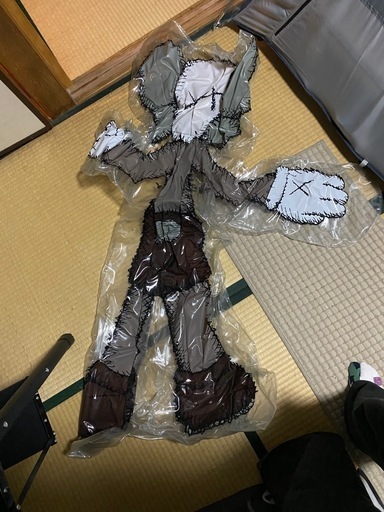 KAWS HOLIDAY FLOATING BED 空気ベッド　 アウトドア  プールフロート ビニール 浮き輪　　キャンプ マット　