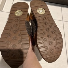マイケルコース スニーカーの画像