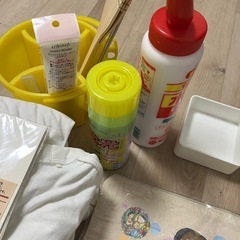 画材詰め合わせ、Tシャツ、ハガキの画像
