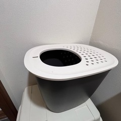 リッチェル 猫用トイレ本体 [中古]ラプレ 砂取りネコトイレ ダークグレーの画像