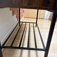 木のデザインの食器棚や収納棚の画像