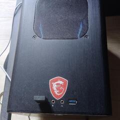 ゲーミング　PC + 2モニターの画像